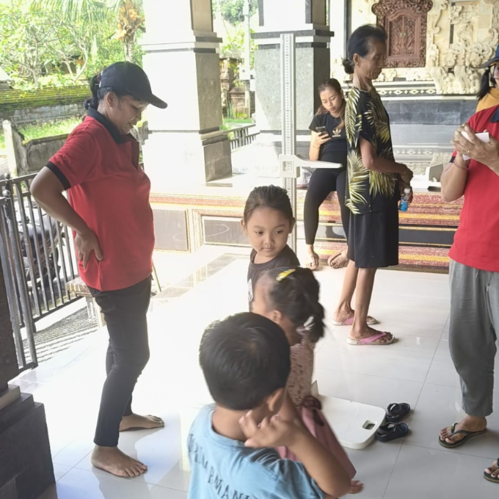 Pelaksanaan Posyandu Balita di Desa Mambal